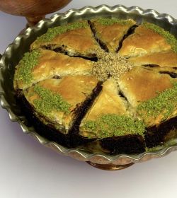 کیک باقلوا مغزدار