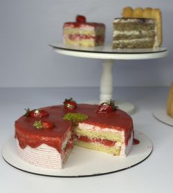 کیک توتفرنگی